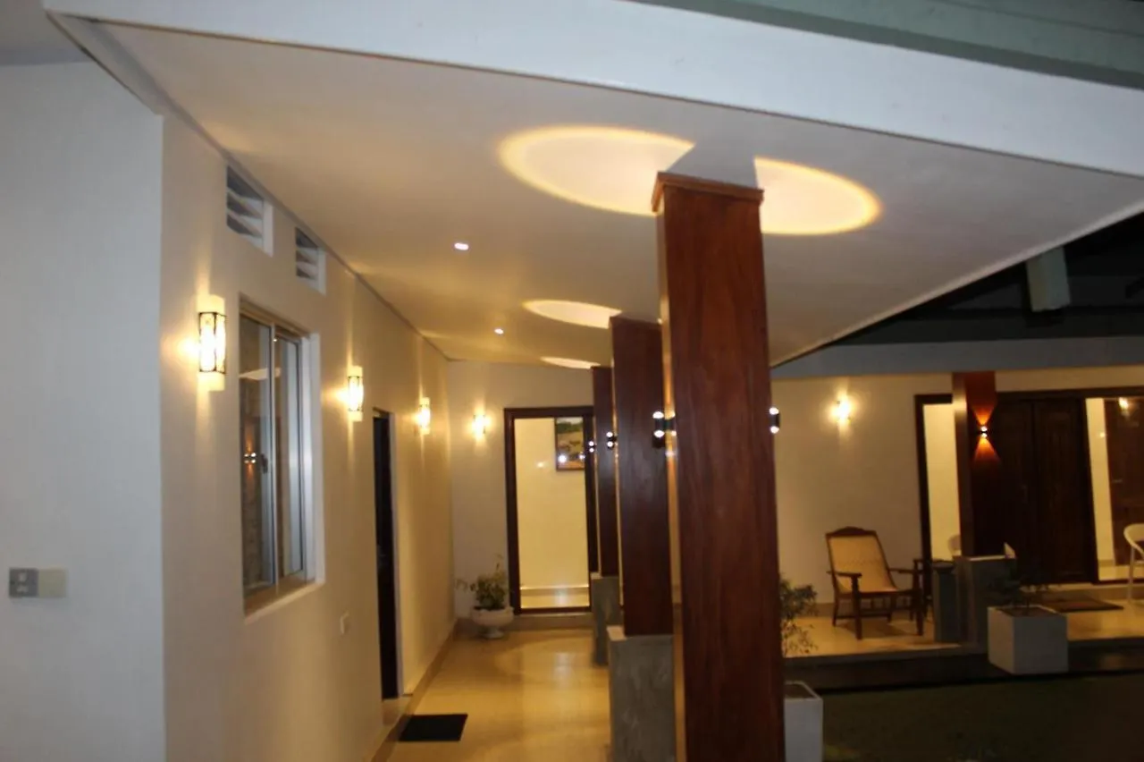 Гостевой дом Diva Villa Airport Transit Hotel Катунаяка