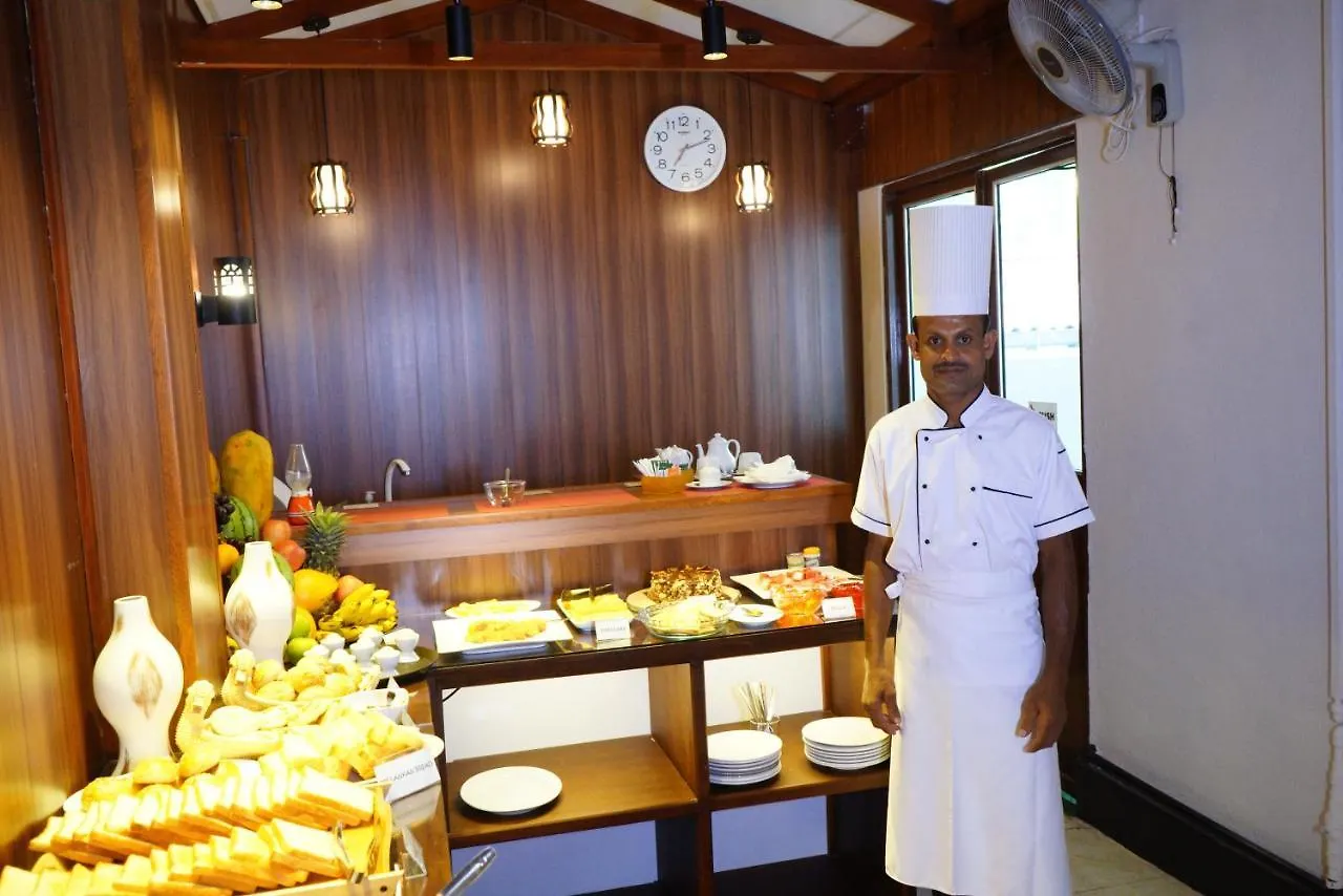 Diva Villa Airport Transit Hotel Катунаяка 3*,  Шри-Ланка