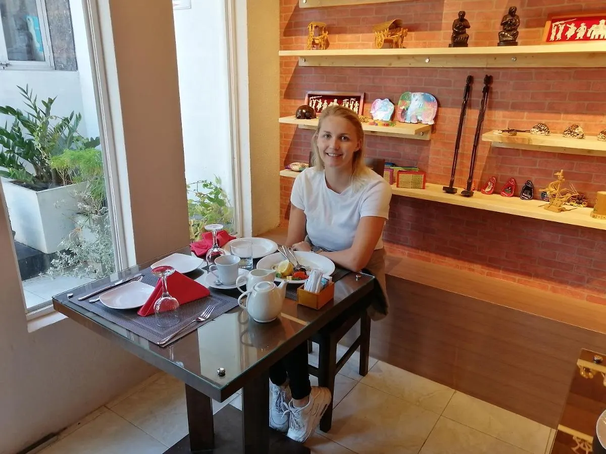 Diva Villa Airport Transit Hotel Катунаяка 3*,  Шри-Ланка
