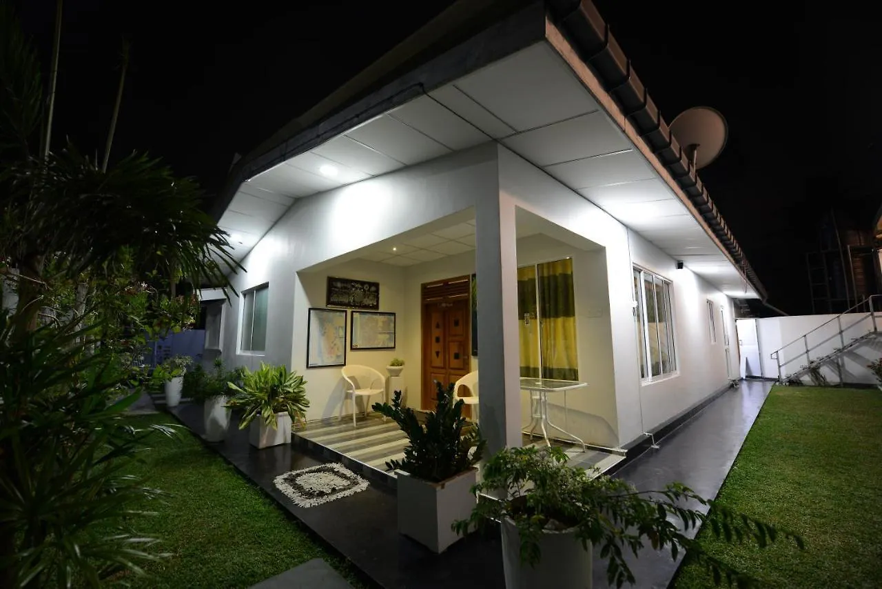 Diva Villa Airport Transit Hotel Katunayake Guest house
